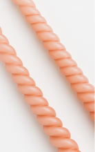 Afbeelding in Gallery-weergave laden, Gedraaide kaarsen | Zalm
